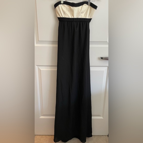 ๐ Express dress, black & white, size two (2) - Picture 3 of 7